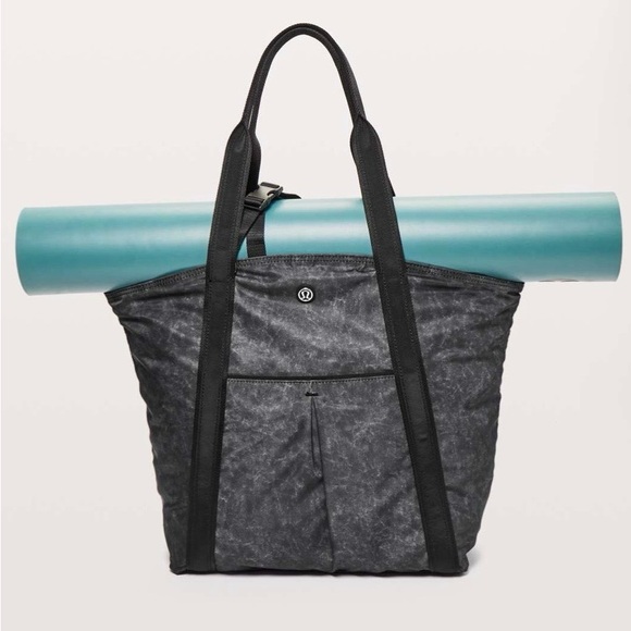 Lululemon Live Free Tote Gravel Dust Ice Grey Nebula / Black - Picture 1 of 16